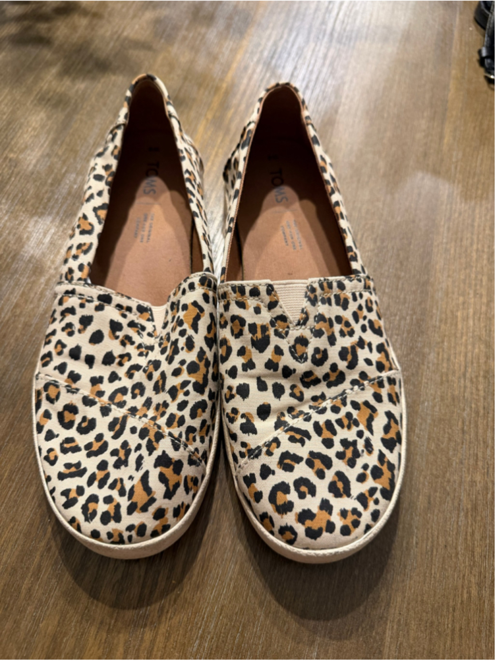 TOMS Leopard Print Flats Shoes Size 8 Beige Black